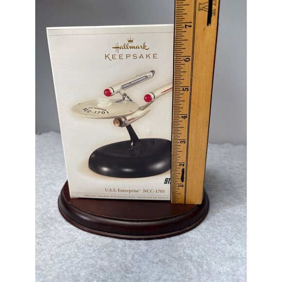 Hallmark 2006 Star Trek U.S.S. Enterprise NCC-1701 Keepsake Ornament with Magic - Picture 9 of 9